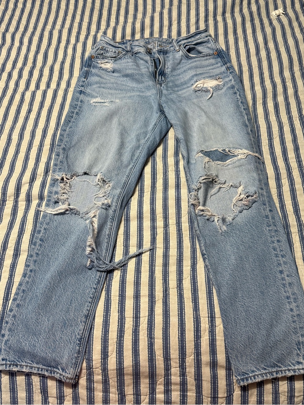 American Eagle Outfitters Light Blue Denim Jeans with Contrast Stitching